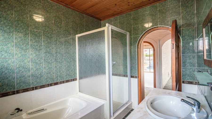 4 Bedroom Property for Sale in Blue Bend Eastern Cape